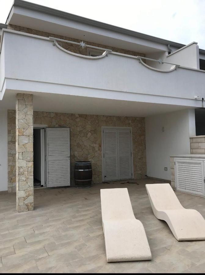 Residence Le Maree Porto Pino Eksteriør billede