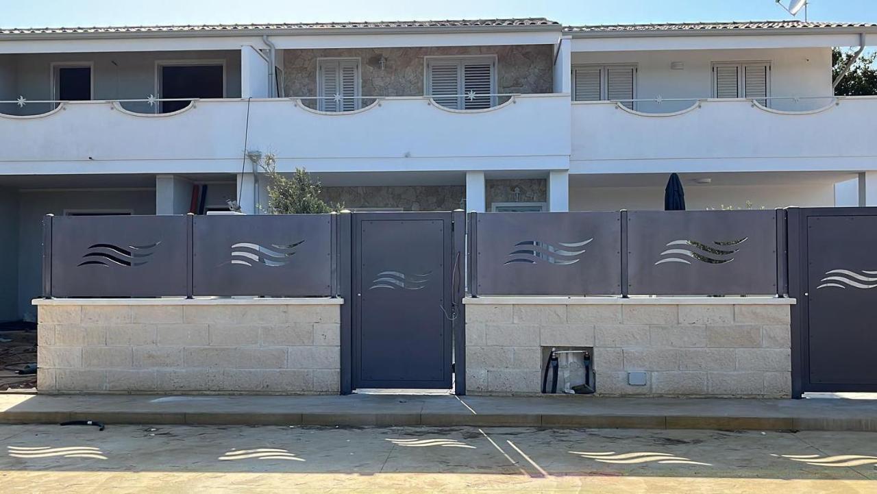 Residence Le Maree Porto Pino Eksteriør billede